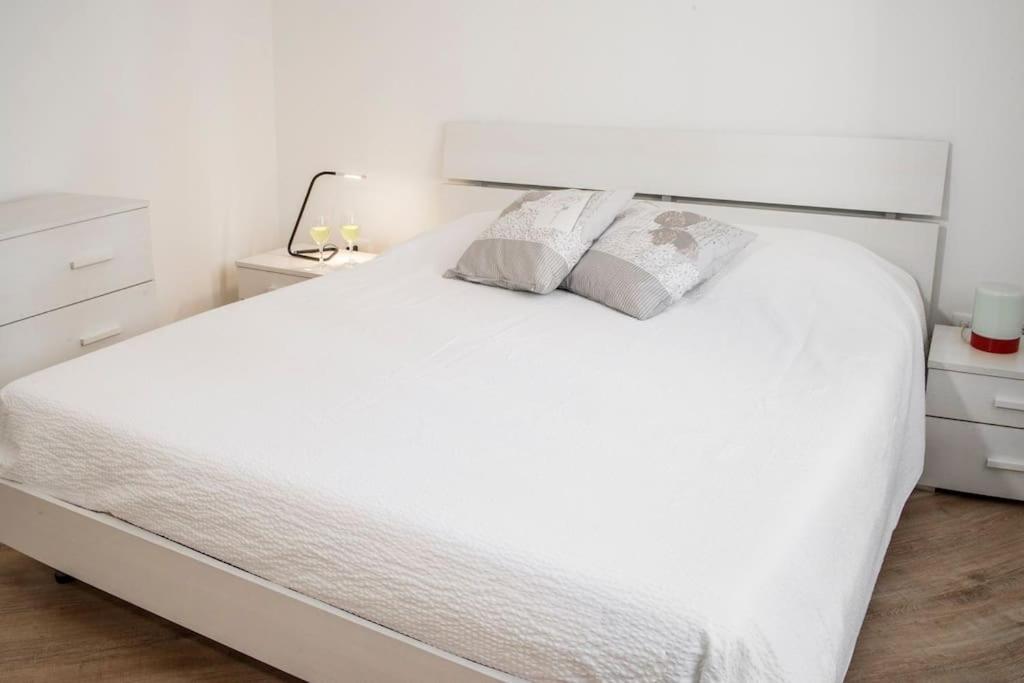 B&B Gocciadoro 26 Nuovo, Climatizzato, Zona Ospedale, Posto Auto Trento Exteriör bild