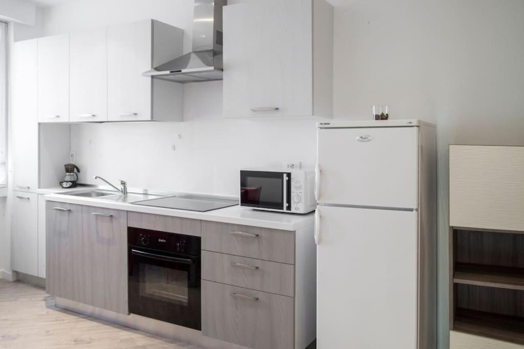 B&B Gocciadoro 26 Nuovo, Climatizzato, Zona Ospedale, Posto Auto Trento Exteriör bild