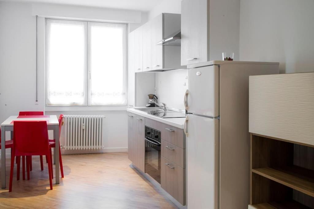B&B Gocciadoro 26 Nuovo, Climatizzato, Zona Ospedale, Posto Auto Trento Exteriör bild